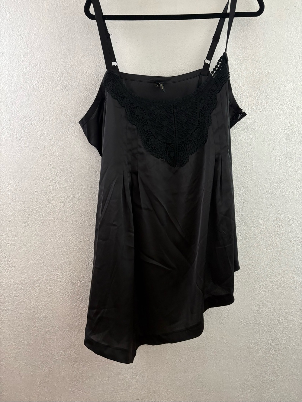 Z. Cavaricci lace detailing at the neckline and adjustable spaghetti straps 3X